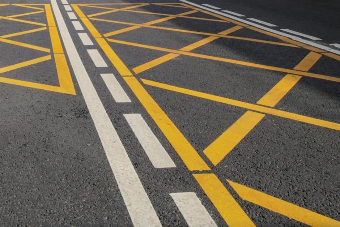 Чем делают дорожную разметку?